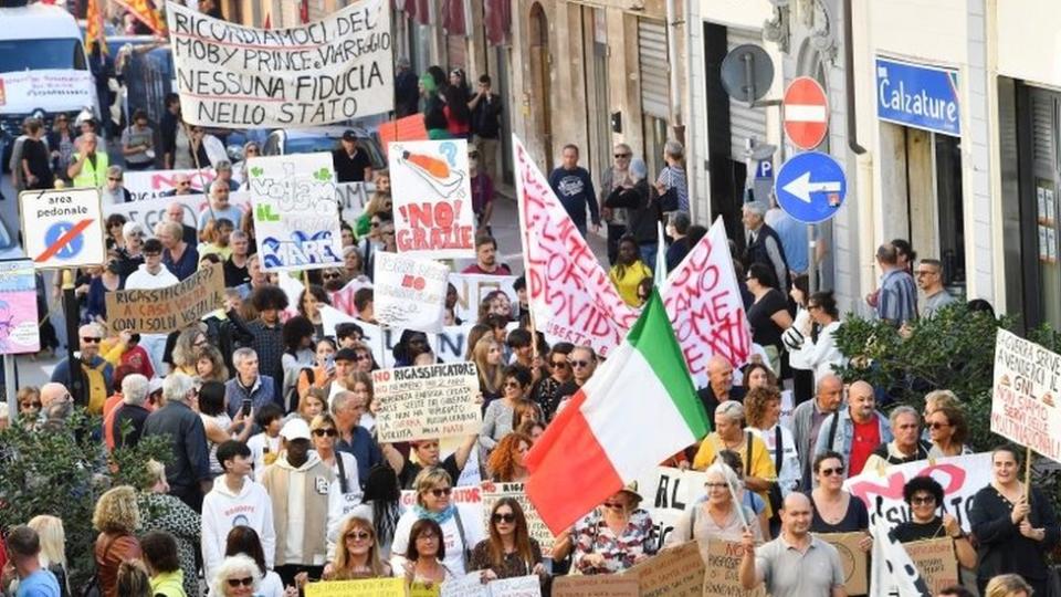 意大利民眾遊行示威，抗議政府在港口興建更多的液化天然氣浮動接收站。