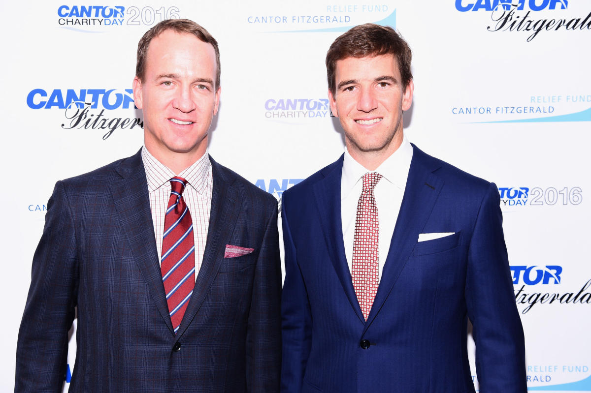 Eli, Peyton trade barbs as hijinks resume on 'Manningcast' of