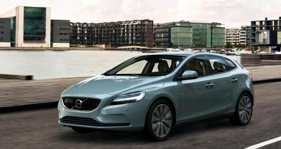 高級小型掀背車強棒接連上，6月初Infiniti Q30要發表，9月還有Volvo V40小改款，Audi A3小改則要等明年