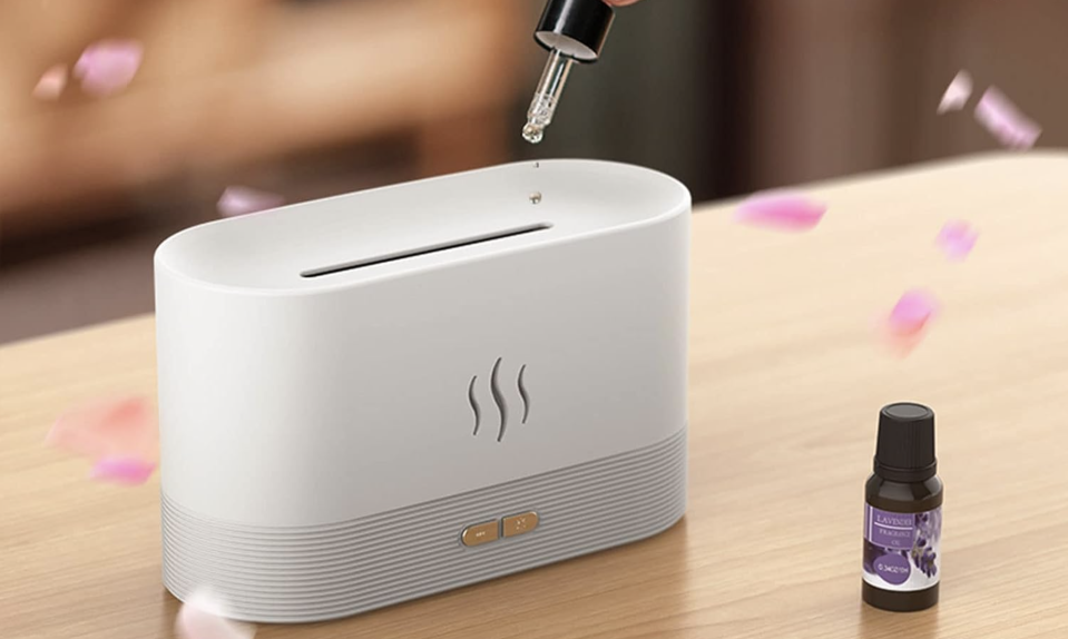 Der Flammeneffekt macht den Aroma-Diffuser zum kunstvollen Deko-Objekt. (Bild: Amazon)