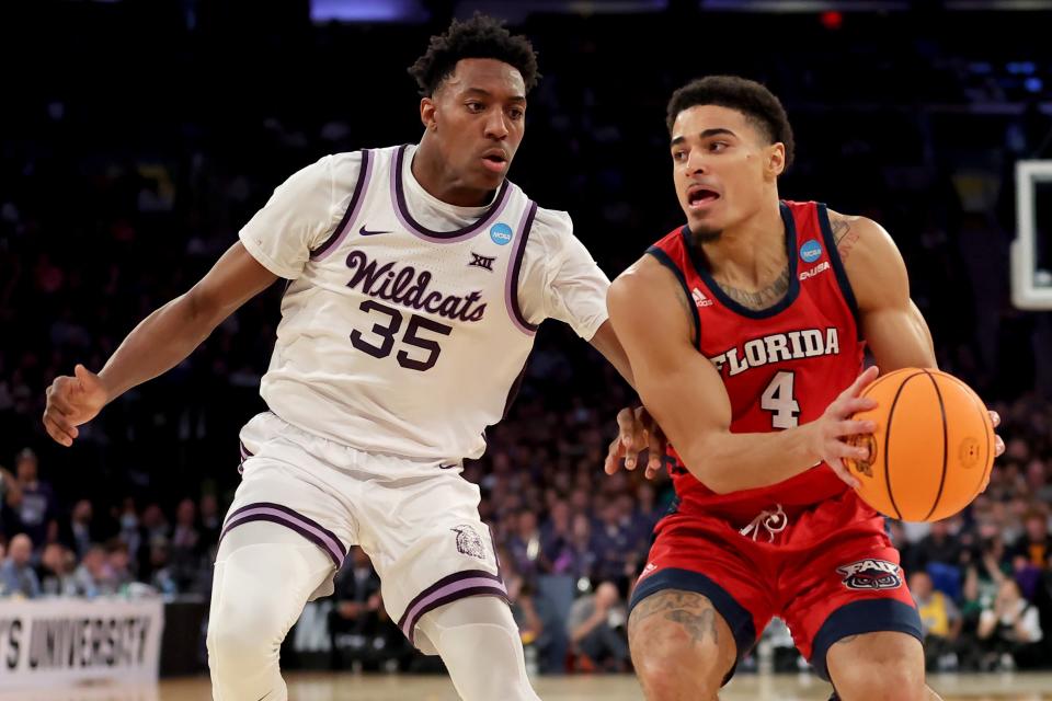 Mar 25, 2023; New York, NY, USA; Florida Atlantic Owls guard Bryan Greenlee (4) drives to the basket against Kansas State Wildcats forward Nae'Qwan Tomlin (35) during the second half at Madison Square Garden. Mandatory Credit: Brad Penner-USA TODAY Sports
