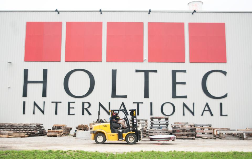 The Nuclear Regulatory Commission has approved a license transfer that would allow Holtec International of Camden to decommission and dismantle an atomic power plant in Michigan.