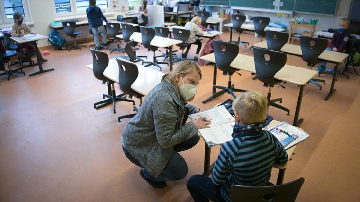 Um Unterschiede auszugleichen, sollen Schulen benachteiligte Schüler besonders in den Blick nehmen. Foto: dpa