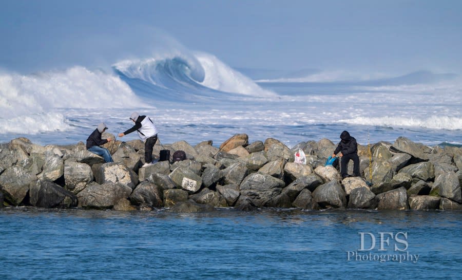 Barreling waves break at Moss Landing on Dec. 27, 2023. (Photo by Dan Sedenquist)