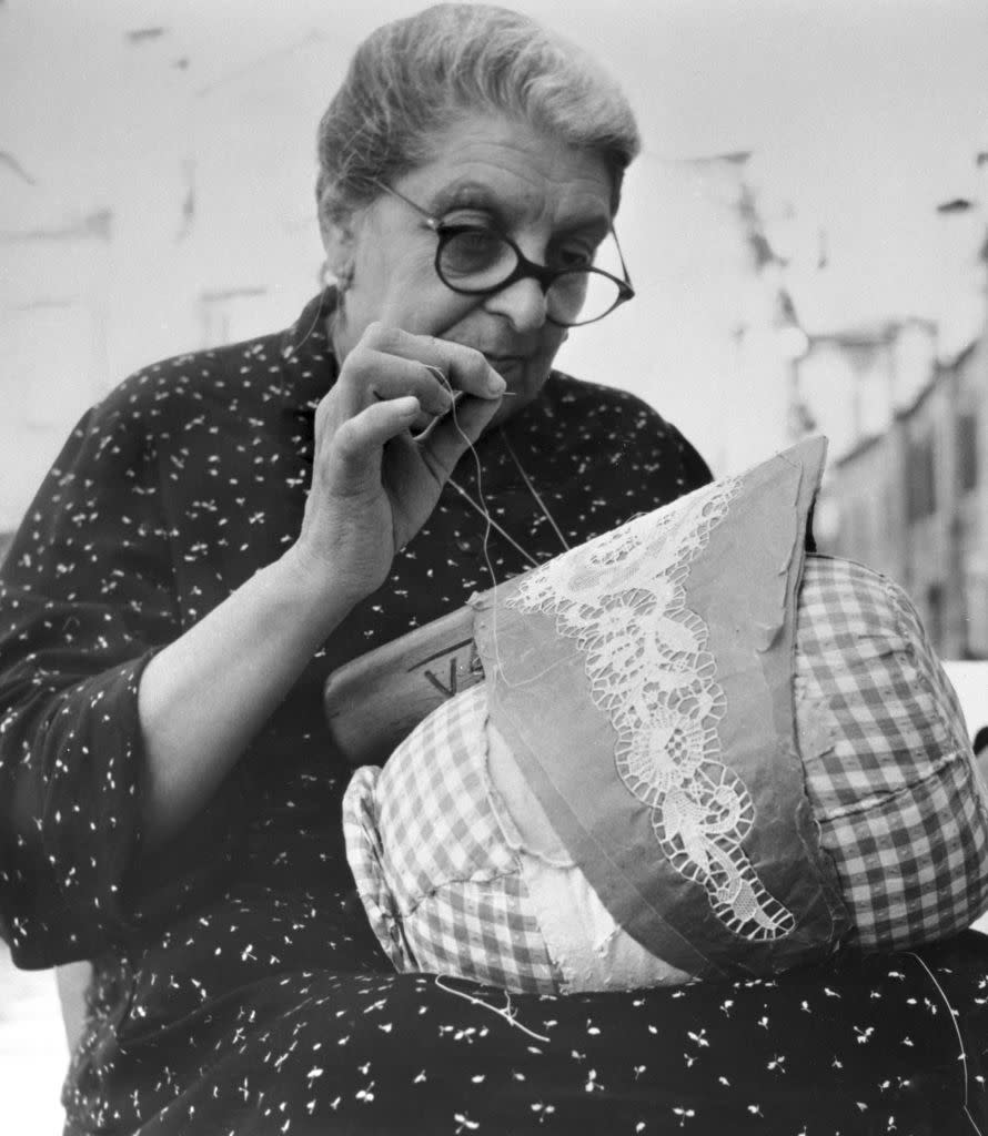 1949 woman sewing