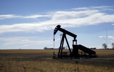 An oil well is seen near Denver, Colorado February 2, 2015. REUTERS/Rick Wilking