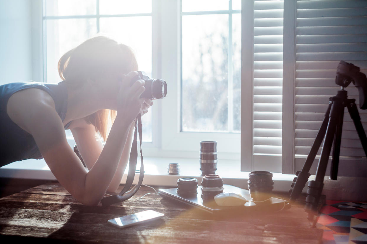 Exchanging photos of the window view from their homes has brought nearly one million Facebook group members together. (Photo: Aliyev Alexei Sergeevich/Getty Images) 