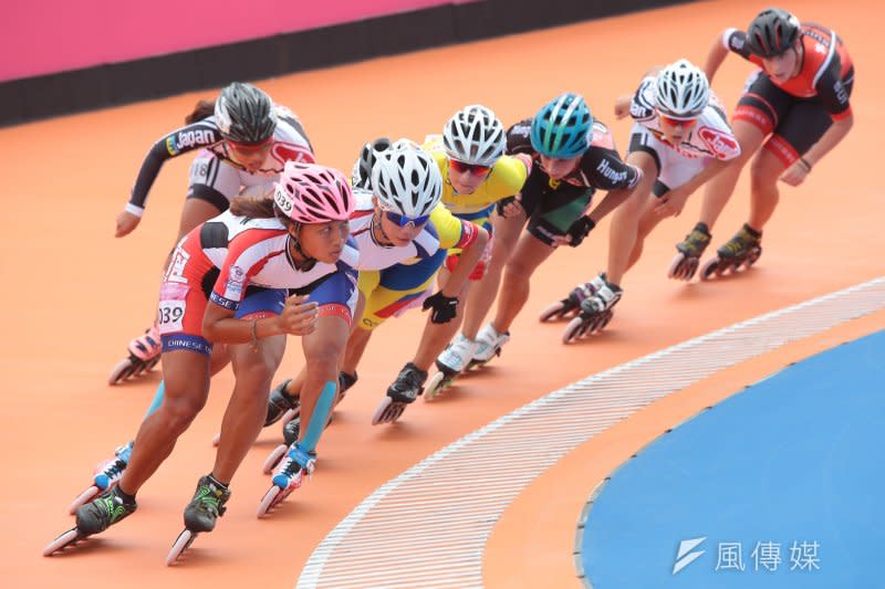 20170822-世大運中華女子滑輪隊22日於15000公尺淘汰賽中，包辦金銀兩面獎牌，選手楊合貞（編號040）奪金、李孟竹（編號039）奪銀。（顏麟宇攝）
