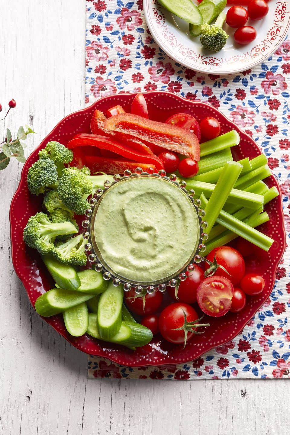 easy appetizers crudites with herby dip