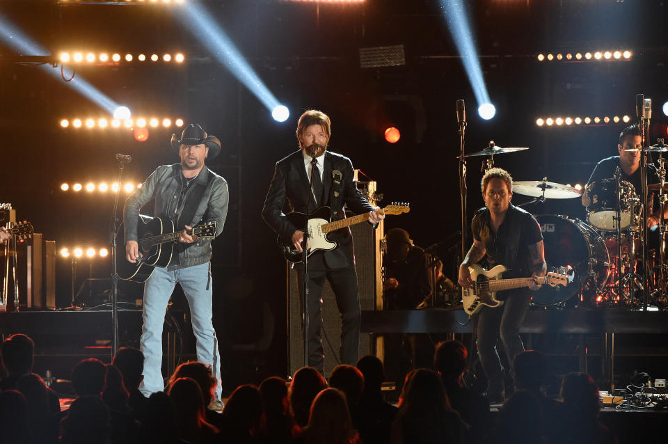 NASHVILLE, TN - NOVEMBER 02: Jason Aldean and Ronnie Dunn perform onstage at the 50th annual CMA Awards at the Bridgestone Arena on November 2, 2016 in Nashville, Tennessee.  (Photo by Gustavo Caballero/Getty Images)
