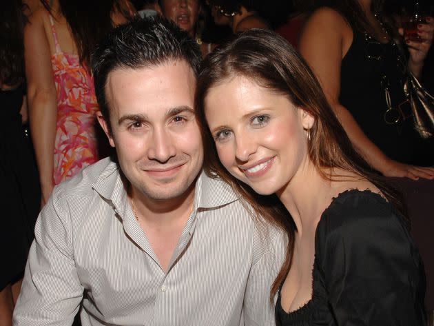 Freddie Prinze Jr. and Sarah Michelle Gellar pictured at a party on July 12, 2006. (Photo: Jamie McCarthy via Getty Images)