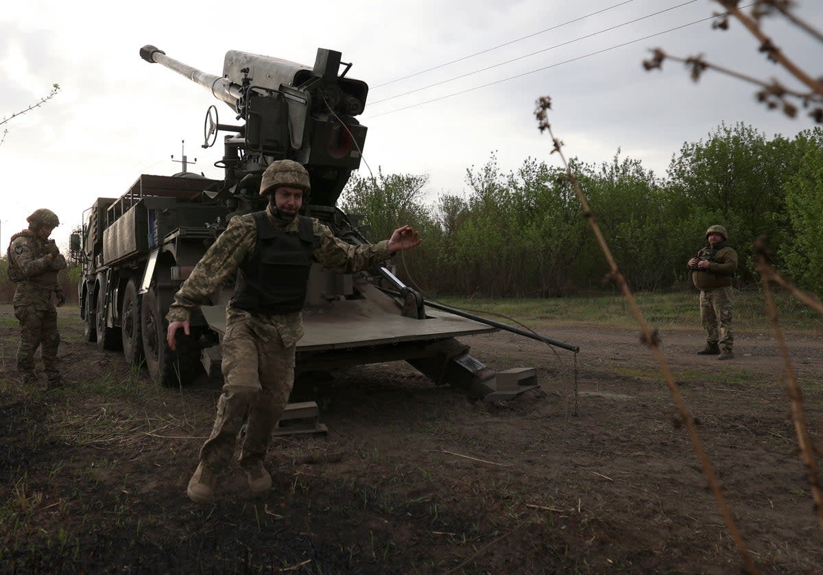 Ukrainian forces use a howitzer to hit Russian targets near Kharkiv (AFP via Getty)