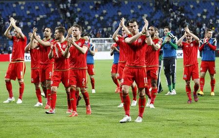 Wales players celebrate after winning their Euro 2016 Group B qualifying soccer match against Israel at the Sammy Ofer Stadium in Haifa March 28, 2015. REUTERS/Nir Elias