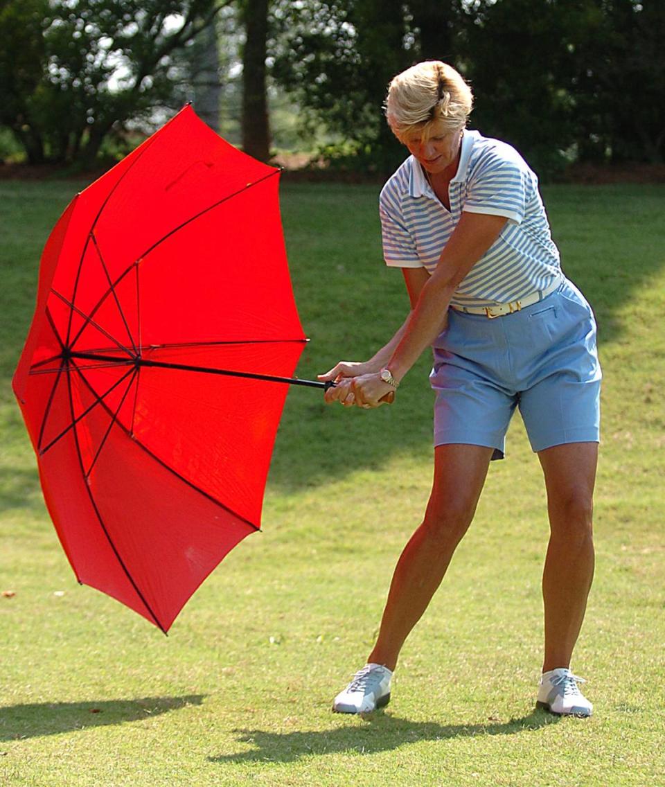 Golf pro Dana Rader, shown in this 2006 photo, suggested using a “nice size” umbrella to fix “slicing” the ball.