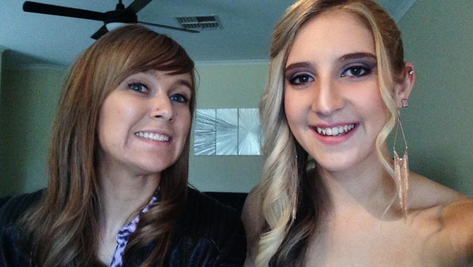 Bianca Unwin and her older sister, Katie Haley snap a selfie. Photo: supplied.