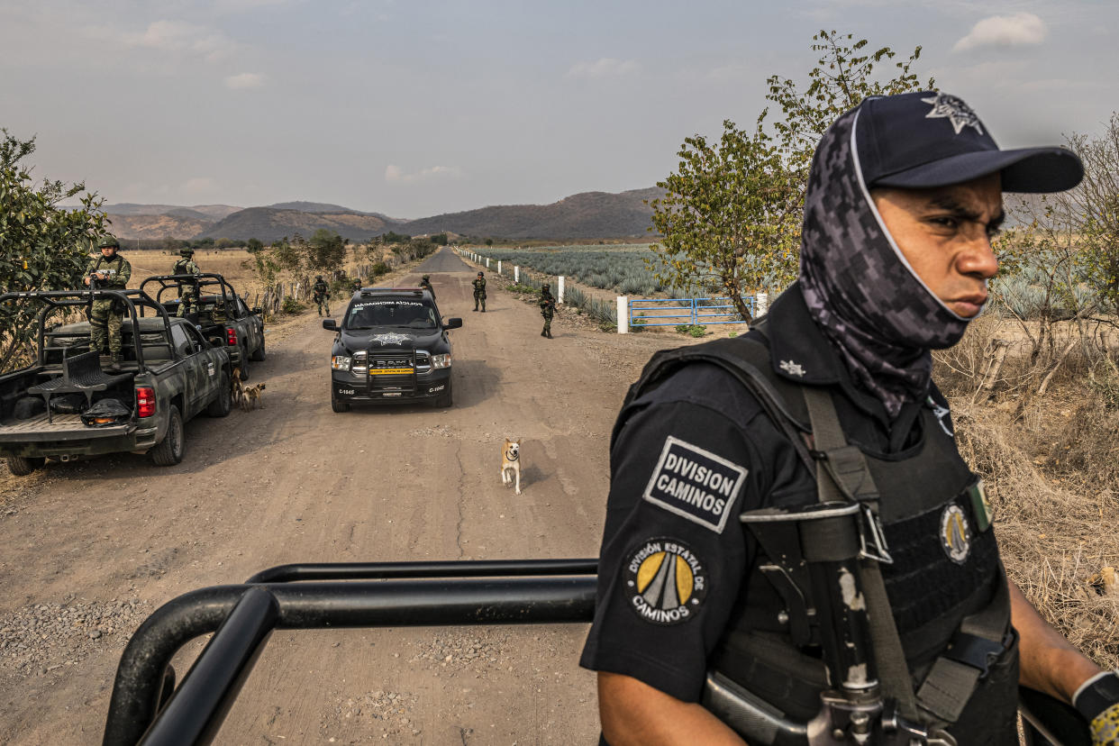 Un retén militar en Naranjo de Chila, México, en febrero de 2022. Los republicanos se han unido en torno a la idea de buscar una solución militar al problema de las drogas, lo que ha molestado al presidente del país y a otros líderes mexicanos. (Daniel Berehulak/The New York Times)