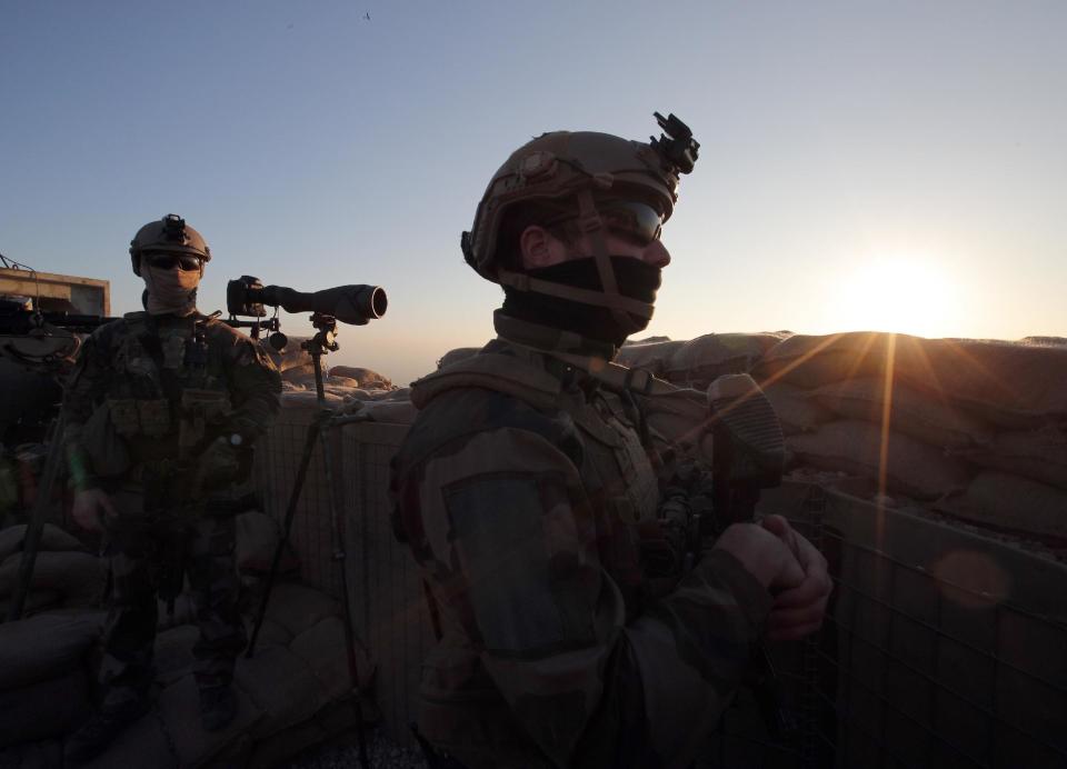 French soldiers are silhouetted while French President Francois Hollande visits a military outpost on the outskirts of the Islamic State-held city of Mosul, outside the Kurdish city of Irbil, Iraq, Monday, Jan. 2, 2017. Hollande is in Iraq for a one-day visit.(AP Photo/ Christophe Ena, Pool)