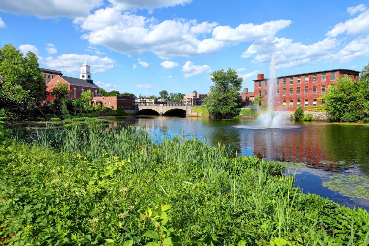 Nashua is a city in Hillsborough County, New Hampshire and is the second largest city in the state