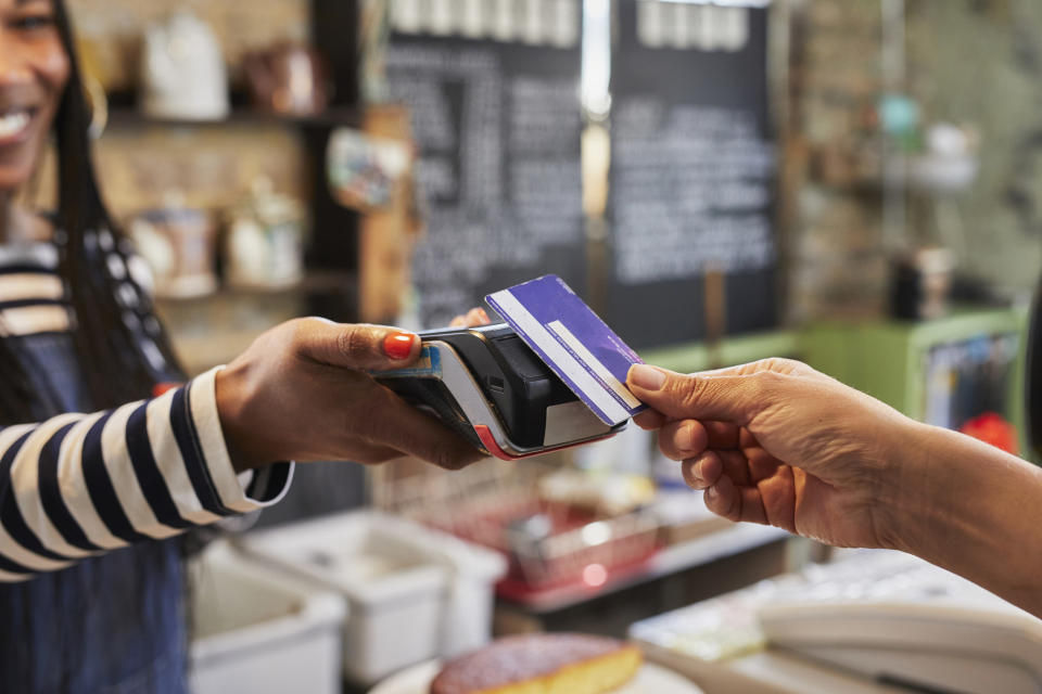 person paying for their coffee order with a credit card