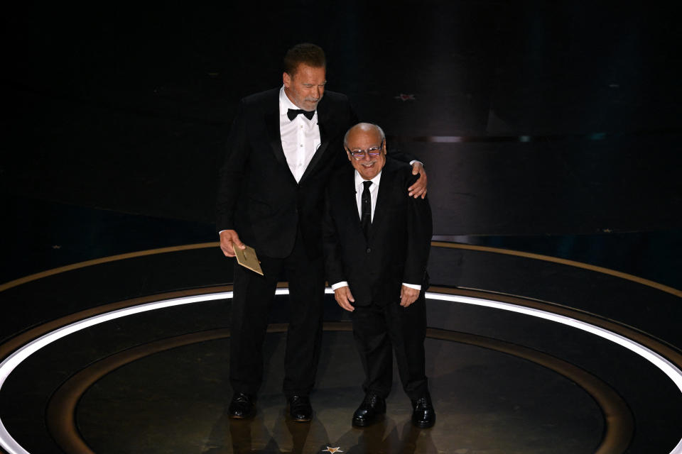 TOPSHOT - US actor Danny DeVito (R) and Austrian-US actor an former Governor of California Arnold Schwarzenegger present the award for Best Visual Effects onstage during the 96th Annual Academy Awards at the Dolby Theatre in Hollywood, California on March 10, 2024. (Photo by Patrick T. Fallon / AFP) (Photo by PATRICK T. FALLON/AFP via Getty Images)