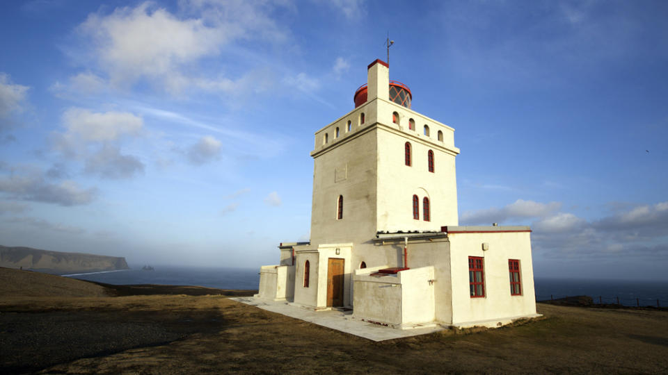 Stopover in Island mit Übernachtung im Dyrhólaey-Leuchtturm