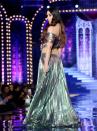 <p>Kareena Kapoor Khan walks the ramp at LFW Finale </p>