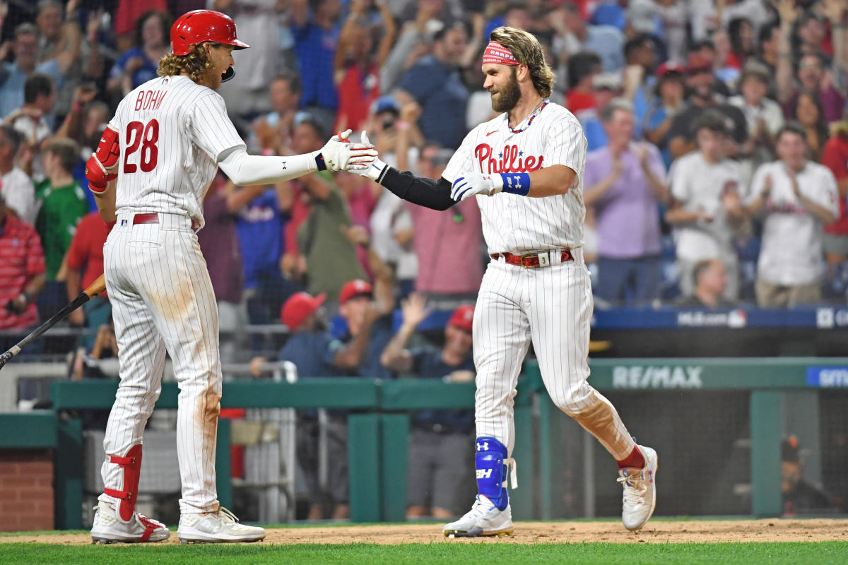 Giants outmatched, outplayed in blowout loss to wild card-leading Phillies