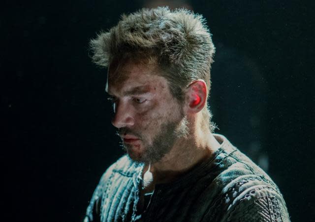 Vikings' Star Alex Hogh Andersen Breaks Down That Insane Torture Scene in  Season 5 Premiere