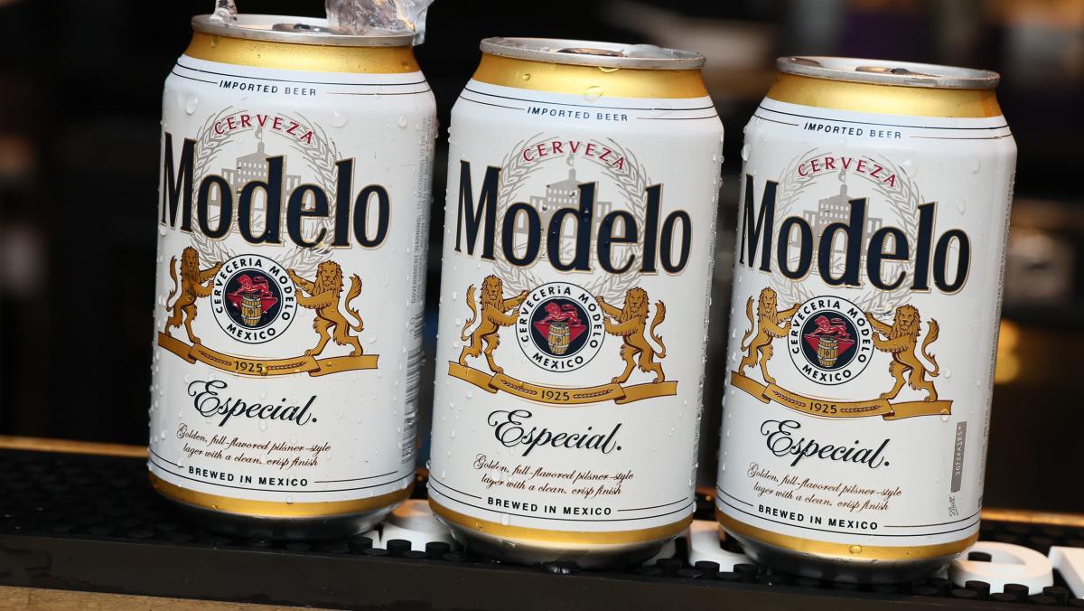 Calories in Cerveza Imported Beer from Modelo