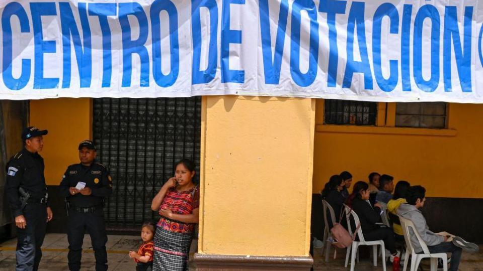 Colegio electoral en Guatemala