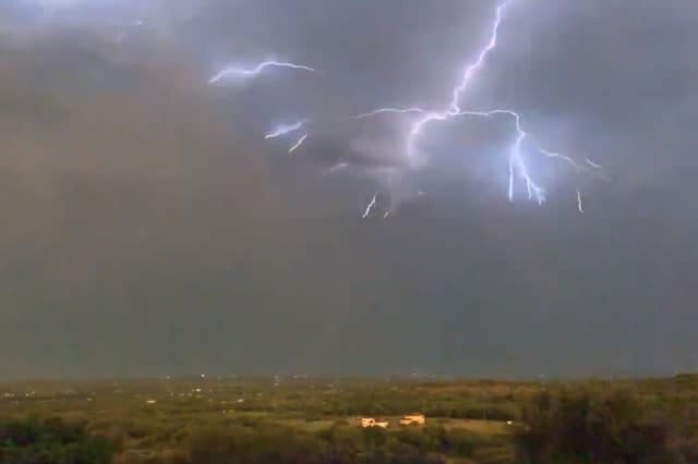 Slow motion video captures spectacular lightning in Texas