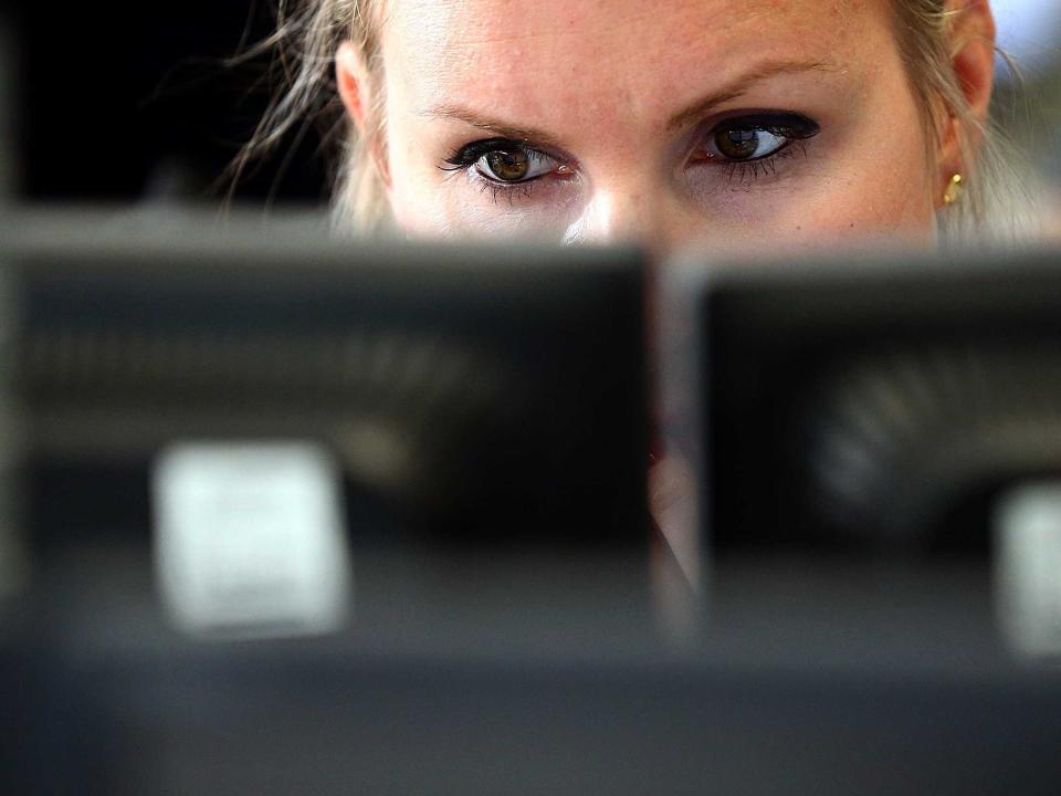 woman at a computer stressed