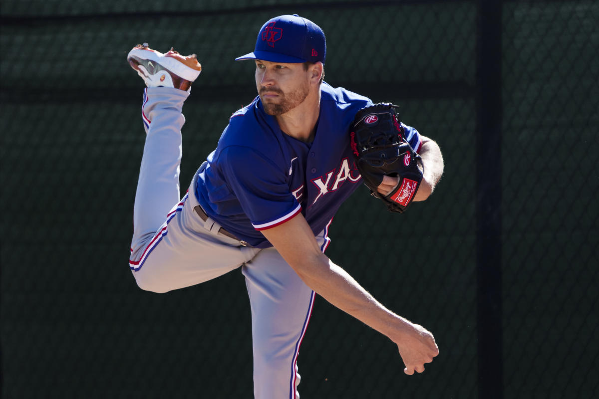 Rangers' Jacob deGrom takes positive step toward pitching Sunday