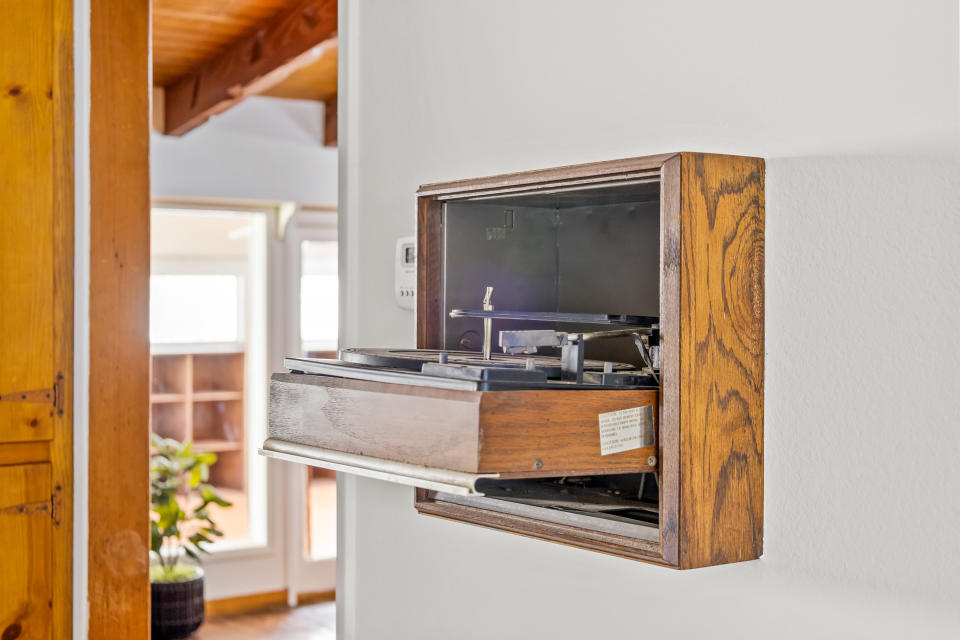 An original wall-mounted turntable inside Johnny Cash’s former home - Credit: Zach Brown for Douglas Elliman Realty