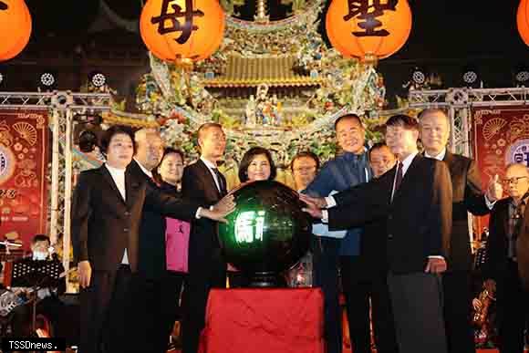 雲林天空「媽祖」顯現！北港無人機秀慶元宵。(記者劉春生攝)