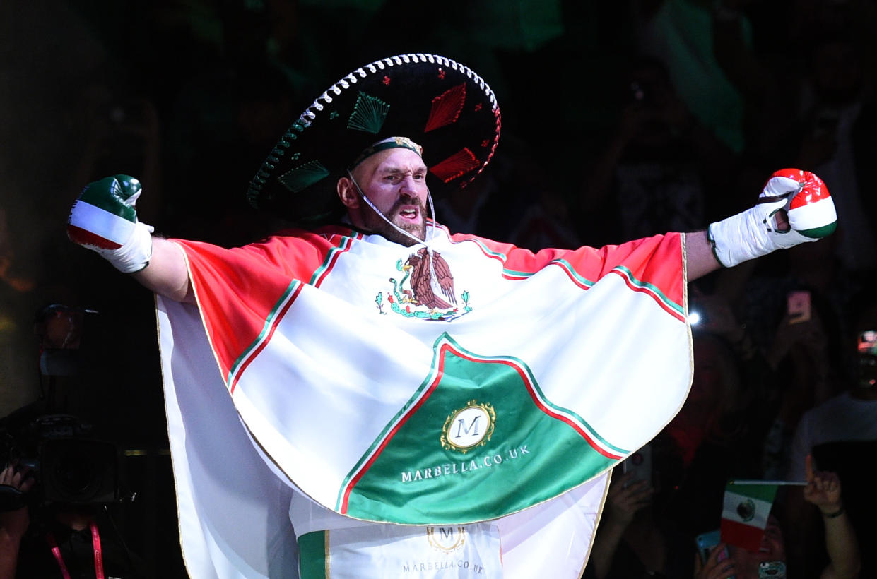 Tyson Fury haciendo su entrada para pelear con Otto Wallin en Las Vegas. (David Becker/Getty Images)