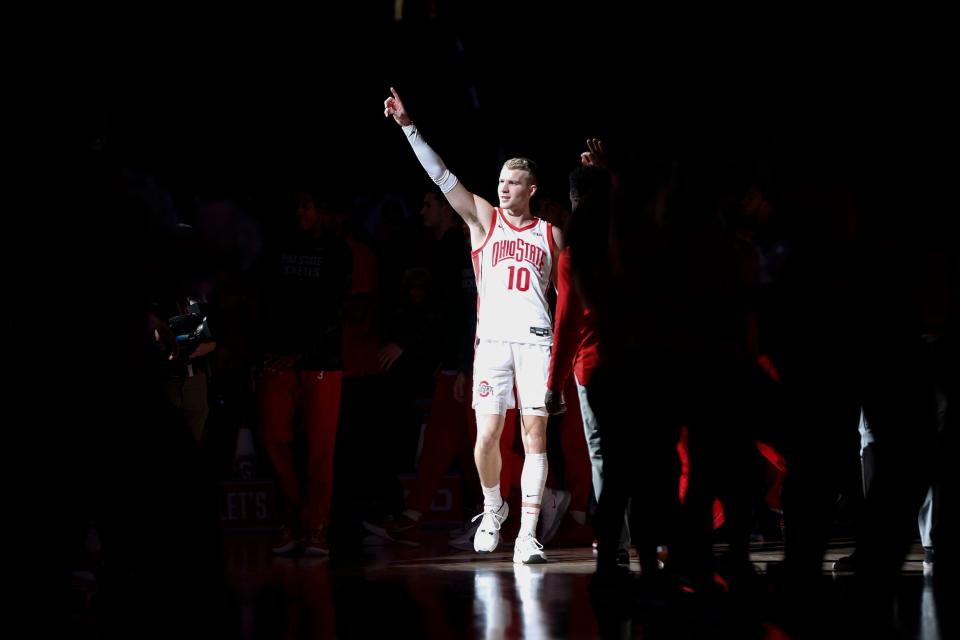 Ohio State Buckeyes forward Justin Ahrens (10) points to the crowd before the OSU mens basketball game against Niagara in Columbus, Ohio, on Friday, Nov. 12, 2021.