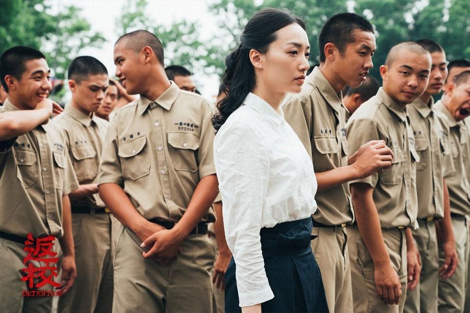 《返校》電影中的殷翠涵老師由蔡思韵飾演。電影裡，殷老師的下場跟遊戲裡不同。（影一製作所提供）