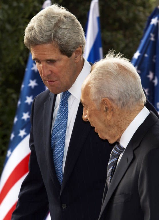 US Secretary of State John Kerry (L) talks with Israeli President Shimon Perez before the start of their private meeting on April 8, 2013, at Perez's official residence in Jerusalem