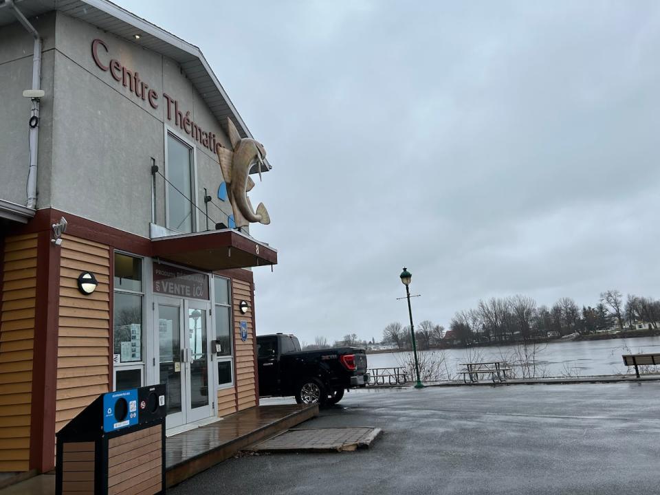 The  Sainte-Anne river is flowing when it is usually frozen by Boxing Day.