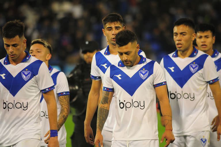 Vélez cerrará su pobre participación en la Liga Profesional, frente a Huracán, que está seriamente complicado por el riesgo de descenso.