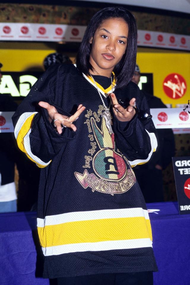 Revisiting Aaliyah's Influence on 90s Fashion and 15 of Her Most Iconic ...