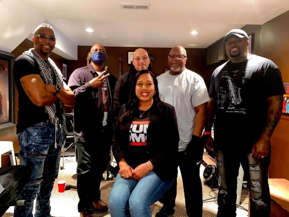 Kim Tavar (seated) and her band played a memorable show that launched the 2021 Cabin Fever Music Series at Beaver Station Cultural & Event Center.