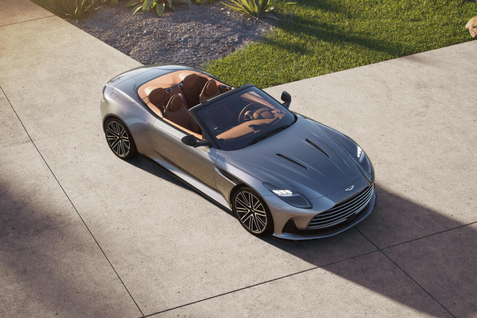 Aston Martin今年會導入敞篷版DB12 Volante。