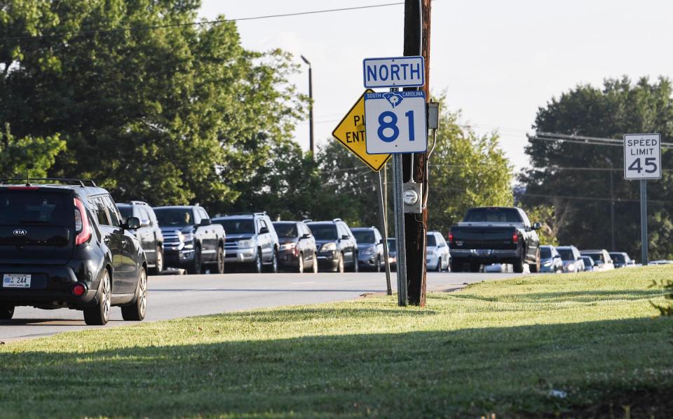 Cars line up on SC81 North below TL Hanna High School and Oak Hill Drive near Midway Elementary School in Anderson in August. Morning and afternoon school traffic near schools is helped with extended drop off lanes off the main roads around schools. 