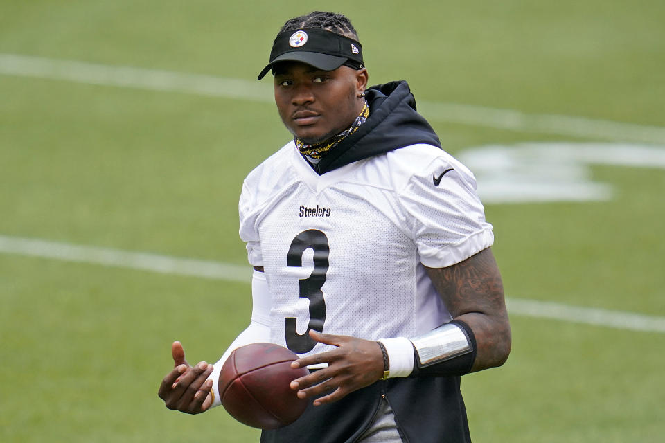 Pittsburgh Steelers quarterback Dwayne Haskins works during the team's NFL mini-camp football practice in Pittsburgh, Tuesday, June 15, 2021. (AP Photo/Gene J. Puskar)