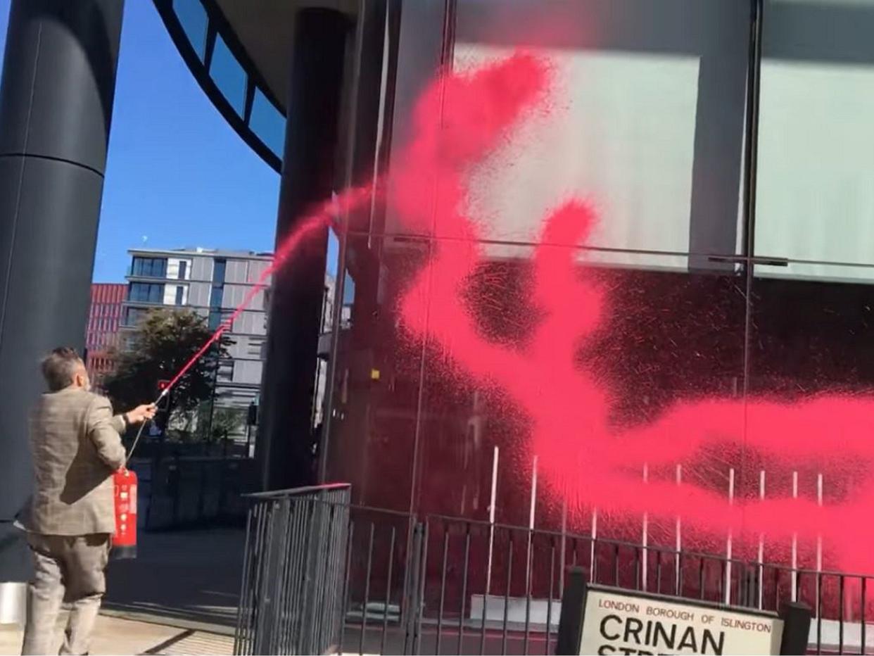 The Guardian’s London office has been covered in pink paint by climate activists claiming the newspaper has “broken its climate pledge” (Screengrab/Facebook/Ferhat Ulusu)