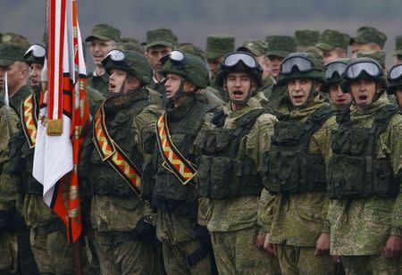 Russian servicemen stand in line during the Zapad 2017 war games at a range near the town of Borisov, Belarus September 20, 2017. REUTERS/Vasily Fedosenko