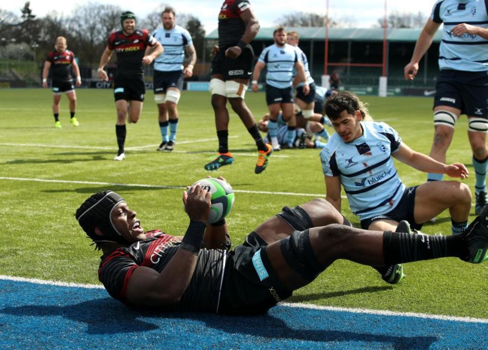 Maro Itoje of Saracens charges down a kick from scrumhalf Connor Tupai and dives on the loose ball to score their third try during the Greene King IPA Championship match between Saracens and Bedford Blues at the StoneX Stadium on April 11 2021 in Barnet, England.