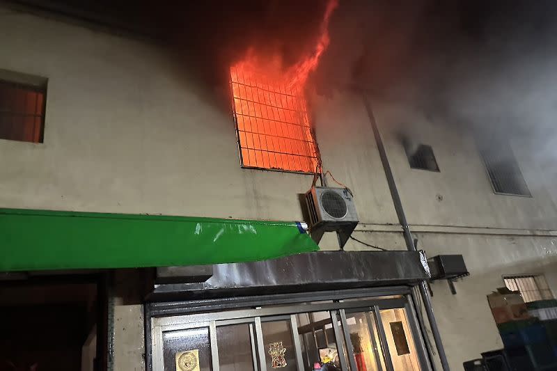 台南市西港區慶安路巷內民宅發生火警。（圖／中央社）